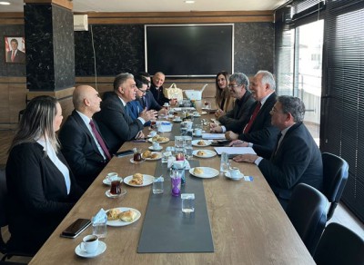 (YÖDAK) İLE KÜRDİSTAN BÖLGESEL YÖNETİMİ KALİTE GÜVENCE VE AKREDİTASYON DAİRESİ, IRAK İLE KKTC&#039;DEKİ YÜKSEKÖĞRETİM KURUMLARI ARASINDA İŞ BİRLİĞİNİ GELİŞTİRMEK AMACIYLA BİR TOPLANTI YAPTI.